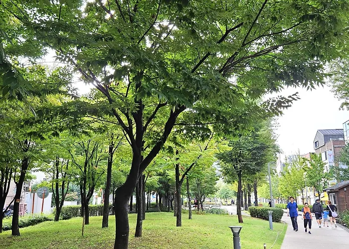 #Hongdae Exit2#Deluxe Apt#New Building#Luggage Storage#Yentral Park * 서울특별시